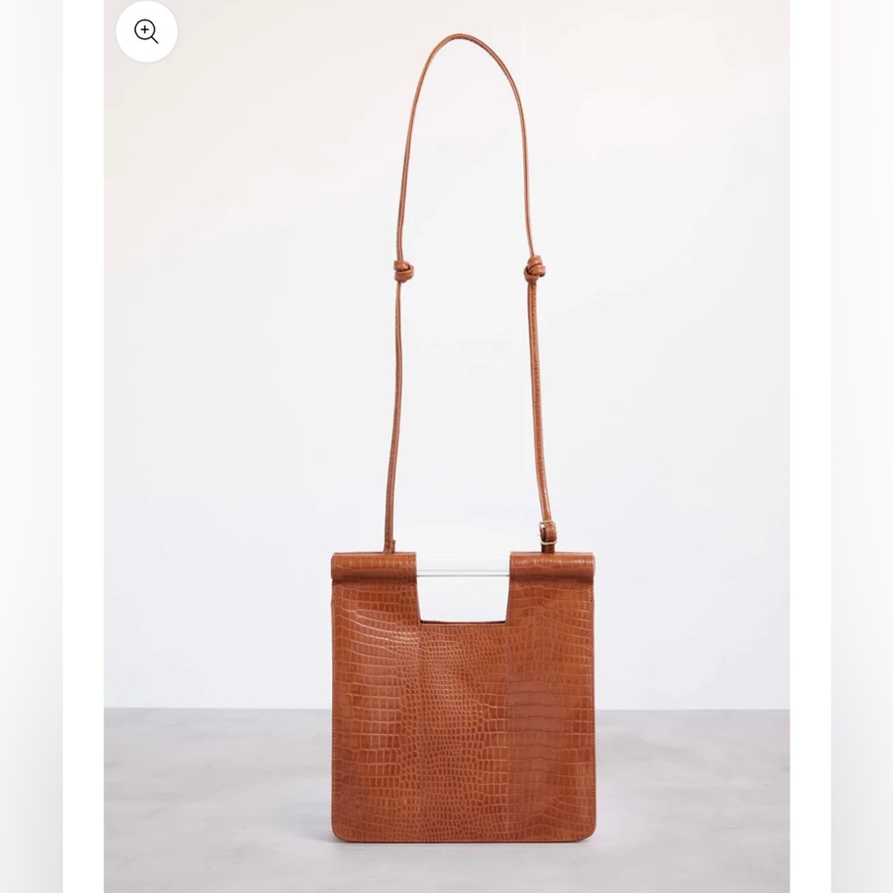 BÉIS Crossbody in Cognac Croc 🐊
